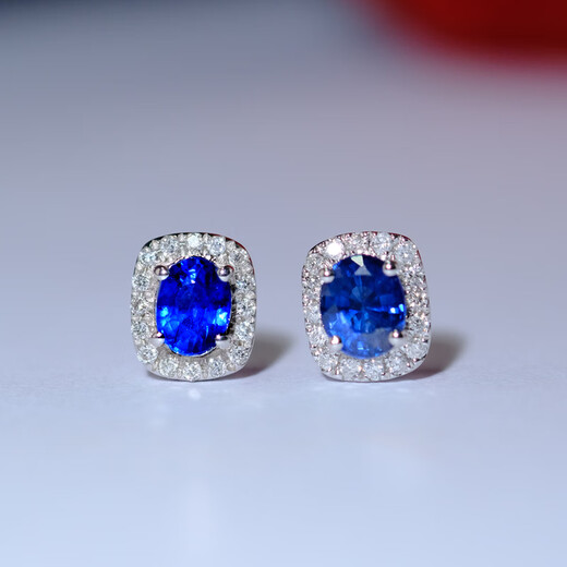 Iba 0.66 carat royal blue sapphire earrings 18K gold set with diamond colored gemstones as a birthday gift for girlfriend 0.6 carat ready stock