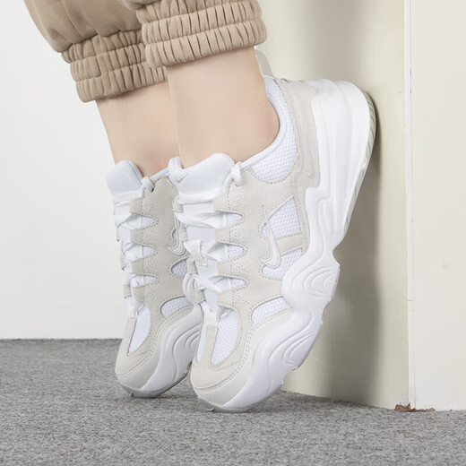 Nike (Nike) Chaussures décontractées Chaussures pour femmes Summer Nouvelles chaussures de sport Tech Hera Dad Chaussures Chaussures de course Absorbing Dr9761-00 DR9761-100 Phantom Gray 37.5