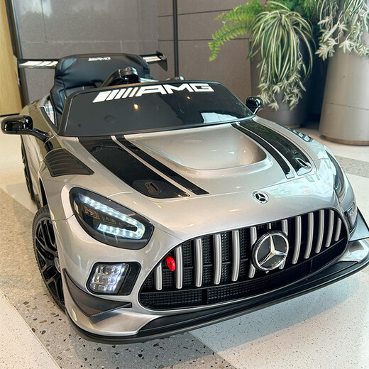 Join hands with Mercedes-Benz children's electric car, four-wheeled, seatable, remote-controlled swing for infants, boys and girls, baby toy car, upgraded silver paint + 12v1w1 large lithium battery + full function