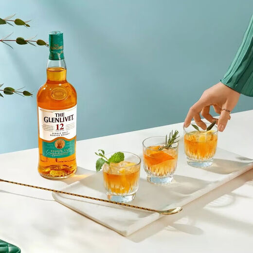 格兰威特（ThE GLENLIVET） 12年陈酿 苏格兰 单一麦芽 威士忌 洋酒 700ml  礼盒装（带杯）
