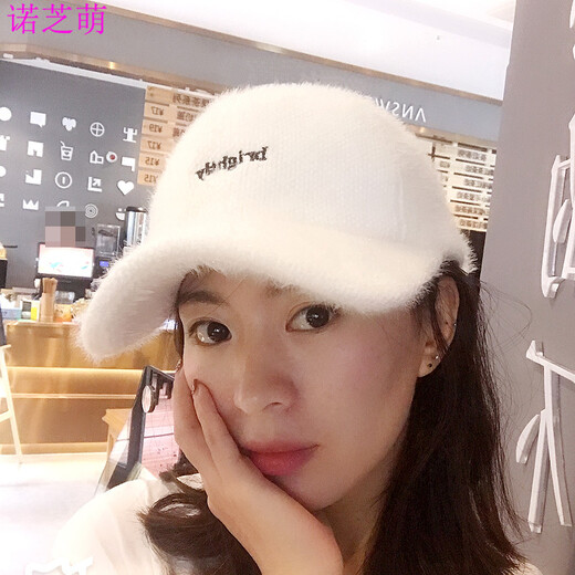 Nozhi mignon poilu automne et chapeau de baseball hiver
