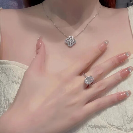 French four-leaf clover necklace for women, simple clavicle chain, light luxury diamond pendant, Christmas, Valentine's Day, birthday gift for girlfriend, full diamond four-leaf clover necklace, exquisite gift box + free engraving