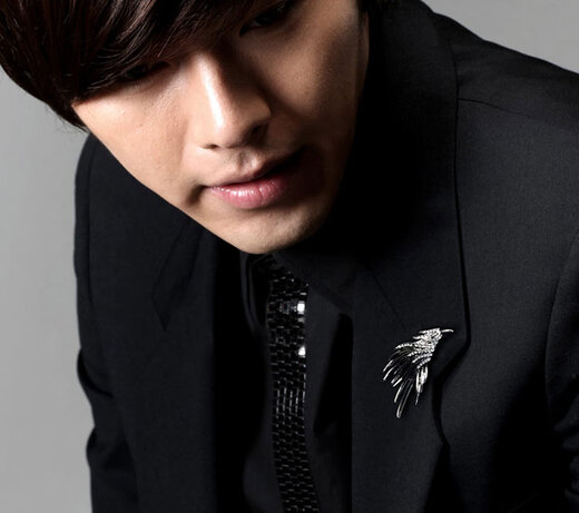 Men's suit brooch European and American general eagle domineering men's pin medal retro metal badge cap badge jewelry