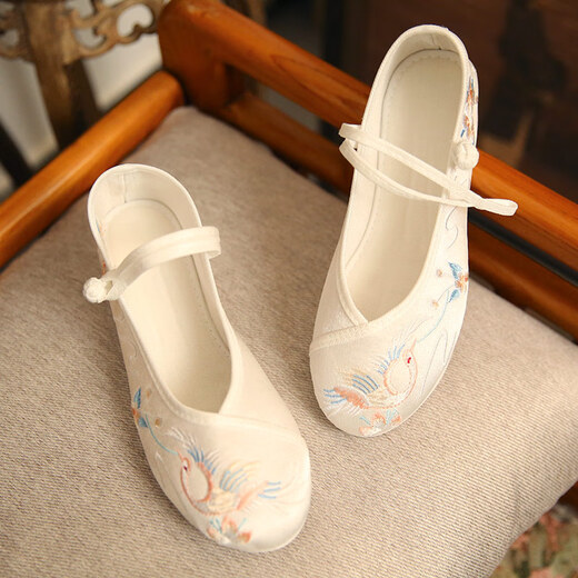 Juans Seiden Herbst Neues Produkt Altes Stil flacher Ferse runde Zehen niedrige obere gestickte Schuhe im erhöhten chinesischen Stil Hanfu -Schuhe Alte Peking -Stoffschuhe Frauen Weiß 34