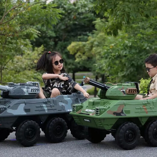 Sardon Samat El vehículo blindado eléctrico para niños Super Grande se puede lanzar con tanques de municiones para hombres y mujeres, automóvil de juguete de control remoto de cuatro ruedas, batería grande de 12 V y tracción en las cuatro ruedas + control remoto + swing + Bluetooth
