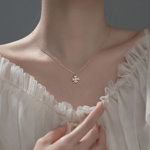 Crystal four-leaf clover 999 pure silver necklace female clover pendant fashion clavicle chain birthday gift for girls to give to girlfriend