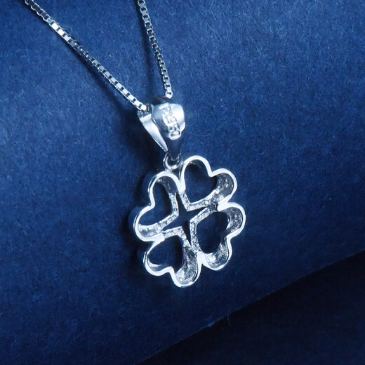 Pt.Charm new four-leaf clover platinum pendant women's love platinum pendant women's necklace gift pt950 for your girlfriend. If it is not in stock, it can be customized. Take 1.3g as an example