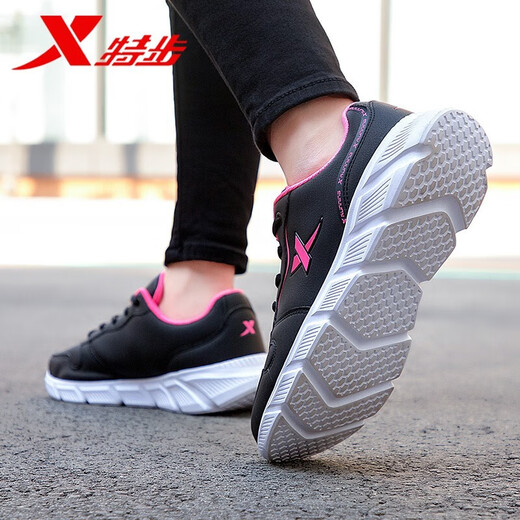 XTEP Lederschuhe, Sportschuhe, Laufschuhe, Frauen 2025 Sommer neu warmes Freizeitschuhe tragen resistente Reiseschuhe für Frauen Schwarz Rose Red 9733 37