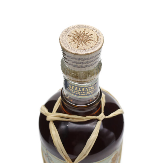 Productos con licencia de plantación, preparaciones de ron para bares de ron, horneado en el hogar y mezcla de licores extranjeros importados, licor guisado, tres rones principales en ron