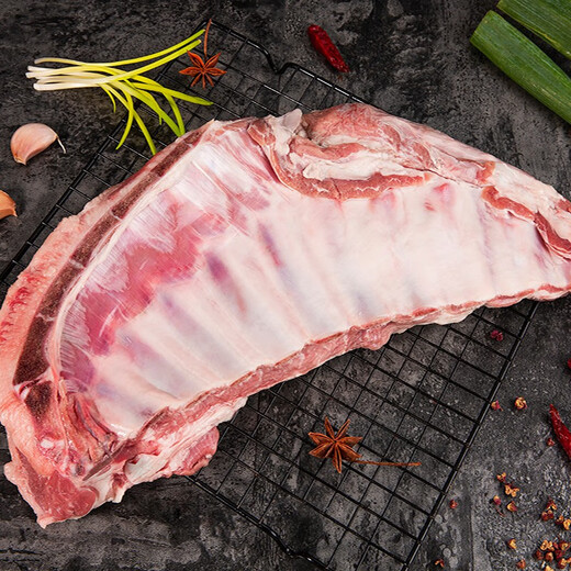 Laoheqiao supplies Ningxia Tan sheep half-flank mutton chops to Hong Kong. The net weight is 3Jin. Jin is equal to 0.5kg/bag. Fresh mutton barbecue ingredients.