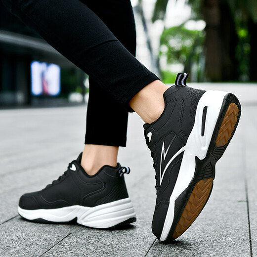 Sengxu Taille extra-large Chaussures pour hommes, chaussures de sport, orteils larges lâches et plus grandes et grosses chaussures décontractées en cuir hivernal, taille masculine 4748, 826 noir et blanc 44