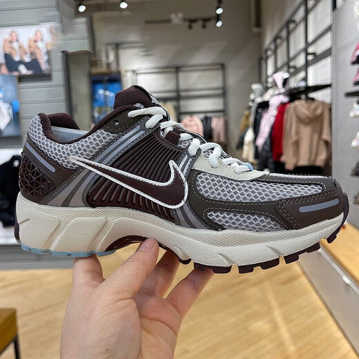 耐克（NIKE）跑步鞋女鞋2025夏季新款运动鞋复古老爹鞋防滑减震舒适百搭休闲鞋 FD9920-022布朗尼棕  35.5