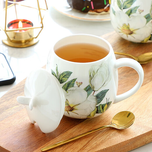 Pinlaiyun Creative Big Belly Mug with Lid Large Capacity Household Drinking Cup with Spoon Bone China Office Tea Cup for Women Camellia Round Belly Mug with Lid (+ Spoon)