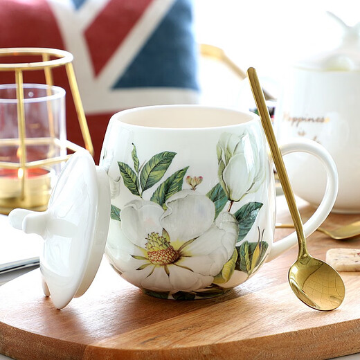 Pinlaiyun Creative Big Belly Mug with Lid Large Capacity Household Drinking Cup with Spoon Bone China Office Tea Cup for Women Camellia Round Belly Mug with Lid (+ Spoon)