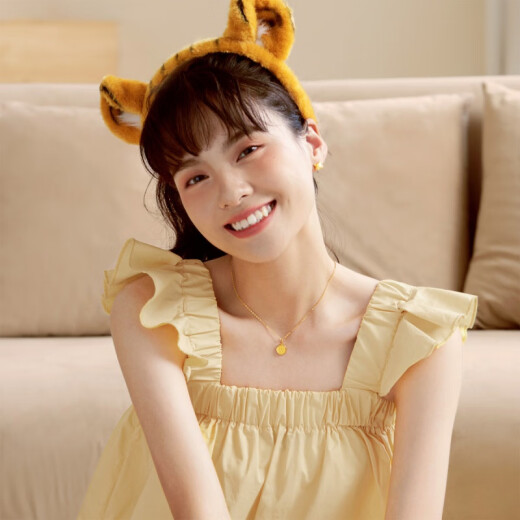 周大福猴蛇生肖牌本命年足金黄金吊坠女(工费:120计价)EOF688 足金 约1.90g