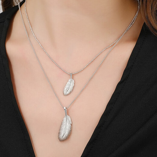 Jin Duoxi Pt950 platinum pendant women's platinum necklace angel plump and tough feather pendant birthday Valentine's Day gift small) feather pendant weighs about 2.9-3.1 grams