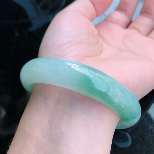 Privately owned floating green and white background green jadeite bracelet Burmese jade (processed) ice waxy sun green floating flower jade bracelet for women 52-53mm ring mouth