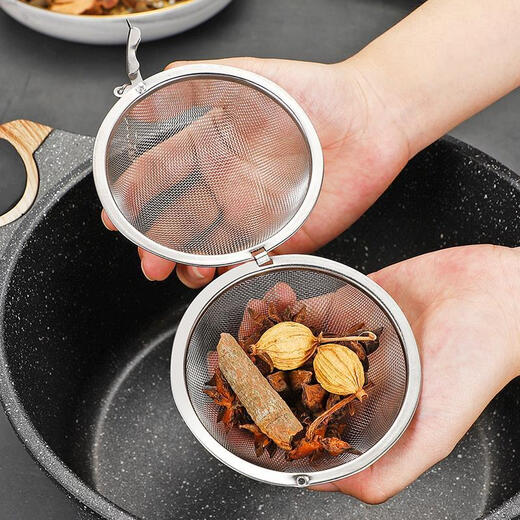 Chuge high-quality stewed meat marinade box 304 stainless steel seasoning ball household soup pepper separator tea filter spice bag egg-shaped stainless steel medium size suitable for home use