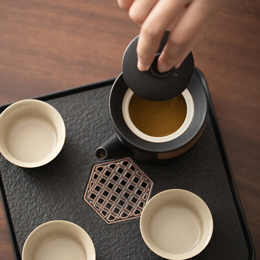 
BEYZK small tea plate, two people, Kung Fu small tea set, simple and modern home use SN3886, black pottery lifting beam, four cups, imitation black gold small square plate