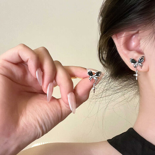 Nianfu ear clip earrings for women without pierced ears, new dark style butterfly coil earrings, niche Mid-Autumn Festival gifts for girls, mosquito coil ear clips, black butterfly