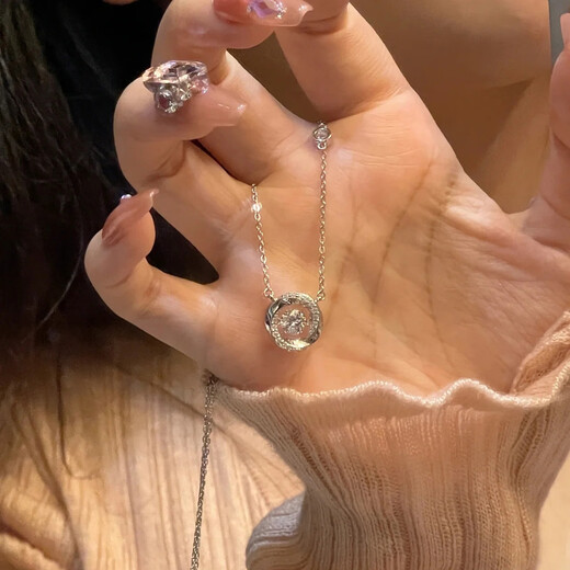 Decorative Show Möbius Ring Pendant Necklace Women's High-Level Light Luxury 2024 New Zircon Clavicle Chain Wife's Birthday Gift Smart Möbius White Diamond Necklace