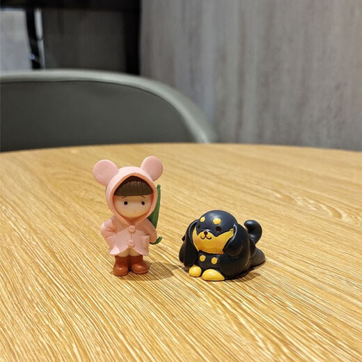 Gelun Cute cartoon desktop character small ornaments creative office healing mini couple micro landscape decoration two dolls put on umbrella combination A