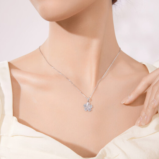 Century Yuan Wufu Flower Platinum Pendant Simple Daily Versatile Petal Pendant Birthday Gift 2.2g