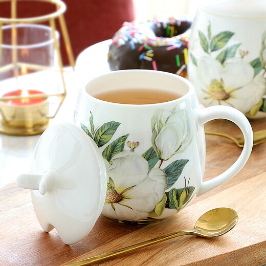 Pinlaiyun Creative Big Belly Mug with Lid Large Capacity Household Drinking Cup with Spoon Bone China Office Tea Cup for Women Camellia Round Belly Mug with Lid (+ Spoon)