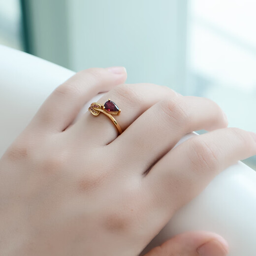 Her generation 18K gold tourmaline ring is a luxurious gift for her mother, her girlfriend, her mother-in-law. Please note the ring number (864529)