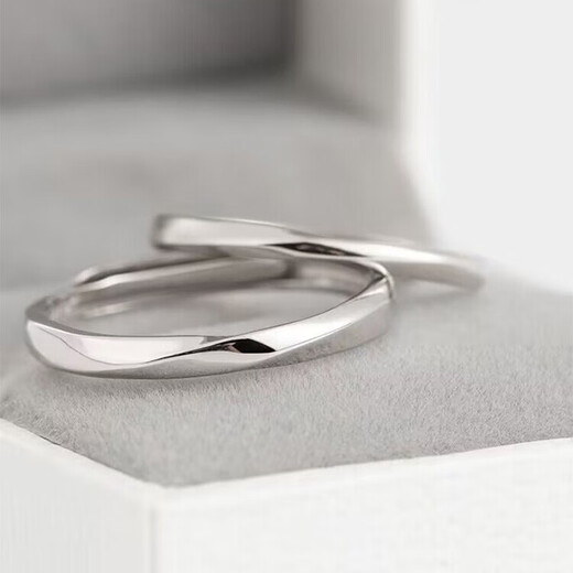Core luxury engraved Möbius ring couple ring, a pair of men and women, light luxury couple ring, adjustable Valentine's Day gift, couple