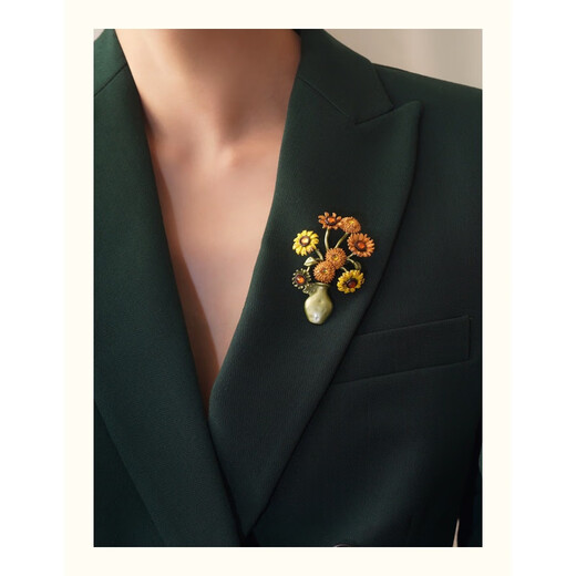 LEMIAO Van Gogh sunflower brooch oil painting feeling forest retro plant collar pin gift new niche design autumn 8 flower style A26-308