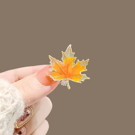 QUAMER small maple leaf brooch, high-end women's retro corsage collar, anti-exposure buckle to fix clothes, yellow small maple leaf-brooch