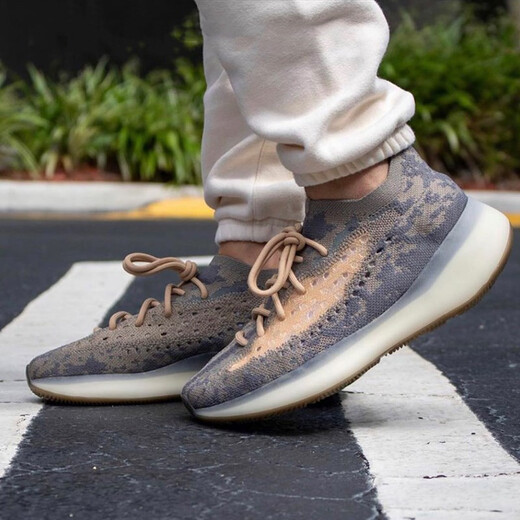 ADIDAS SAPOS MENOS Y MUJERES YEEZY BOOST 380 Alien Alien Color Coconut Running Zapatos FX9764 Brown Star 36.5