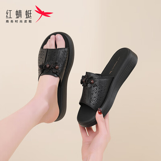Zapatillas de libélula roja para la planta espesa de la mujer y el verano de la sola primavera y el verano de la sola de productos para el hogar para uso doméstico de mediana edad y ancianos para zapatillas de cuero al aire libre altura de tacón negro 4 cm 37