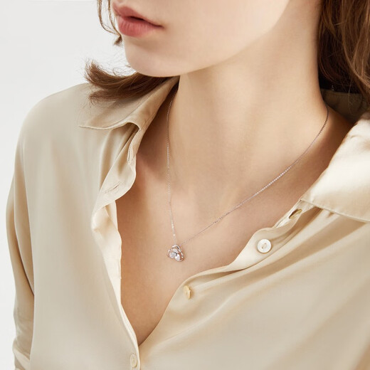 Chow Sang Sang (CHOW SANG SANG) Diamond Pendant DailyLuxe Butterfly Flower Platinum Pendant (Necklace Not Included) 92213P