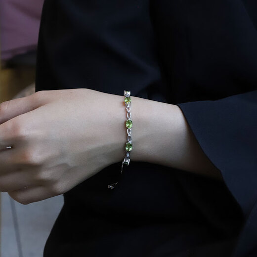 GEM STONE KING Bracelet 925 silver set with 4 carat green peridot niche design colorful gemstone bracelet as a Chinese Valentine's Day gift for your girlfriend