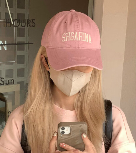 El nuevo sombrero de Hedon, la gorra de la bola de pato, la versión coreana femenina casual y las letras bordadas versátiles, la tapa de béisbol de tensión suave de ancho anchos MZ-6197 beige ajustable