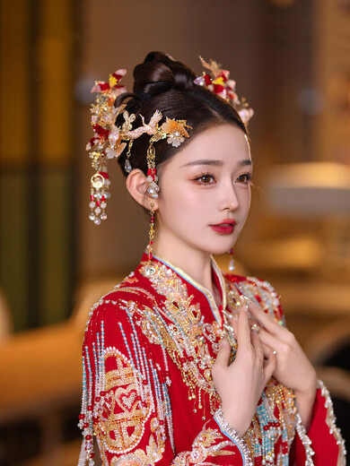 Mixin new 2025 new Chinese style light-colored Xiuhe clothing headwear, age-reducing dressing gown accessories, small lantern hairpin Xiuhe hair accessories, gold and red six-piece set of earring clips