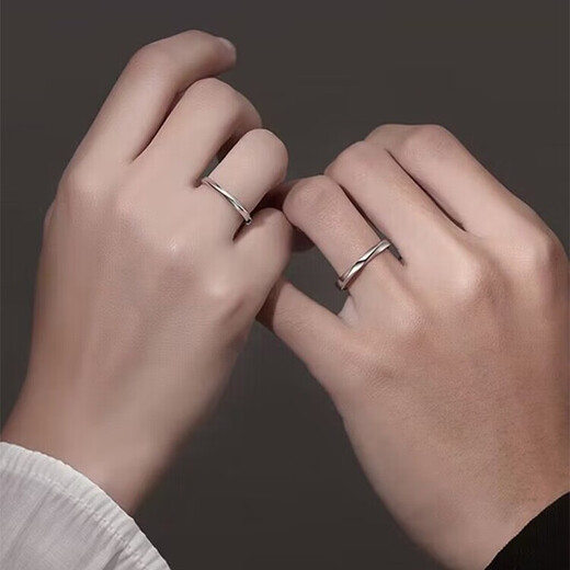 Core luxury engraved Möbius ring couple ring, a pair of men and women, light luxury couple ring, adjustable Valentine's Day gift, couple