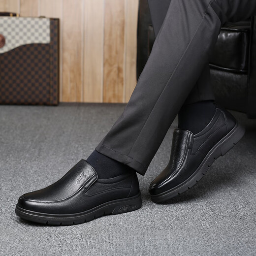 Classic Car (Wecker) Herbst und Winter Cowide Herrenschuhe für Mitte des Alters mittleren Alters und älteren Daddy Lederschuhe für Männer weiche Leder runde Zehen Fuß Nicht-Schlupf-Freizeit-Lederschuhe für Männer plus Samt Lyc9901m schwarz hinzufügen [Fleece hinzufügen, um es warm zu halten] 40