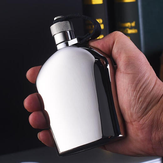 Maduro Portable Wine Bottle 304 Stainless Steel Portable Small Wine Bottle Stainless Steel Outdoor Wine Bottle 6 oz Thickened Customized Engraving