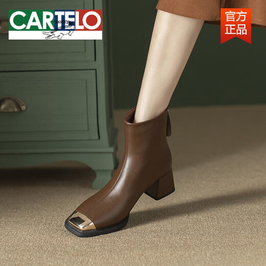 卡帝乐鳄鱼（CARTELO）真皮方头时尚女靴粗跟2025新款秋冬季短靴女金属短筒高跟瘦瘦靴子 棕色绒里 37