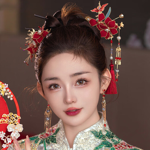 Ancient bridal Xiuhe headdress, golden phoenix crown, Chinese style wedding costume, tassel hair accessories, showy face, small Xiuhe clothing accessories, elegant romantic Xiuhe clothing and hair accessories set, ear clip style