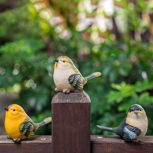 Huixiang creative gift courtyard home simulation animal sculpture resin craft bird decorative ornaments home accessories one yellow and one green (2 pieces)