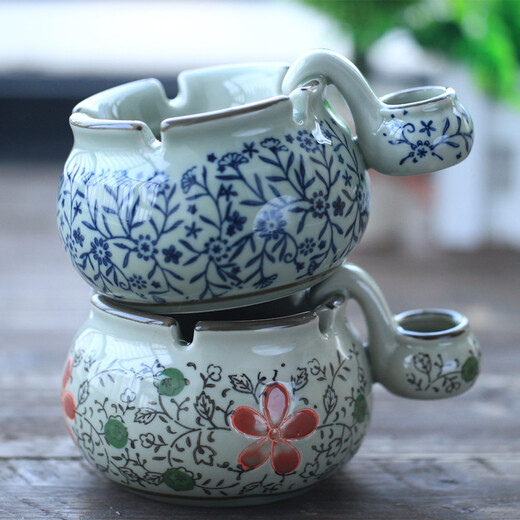 Japanese style farewell to the remaining smoke in the four seasons, underglaze color ashtray blue and white ceramic with sink ashtray pipe ashtray personality retro creative fashion ashtray gift large blue and white ashtray (19*14*9) single