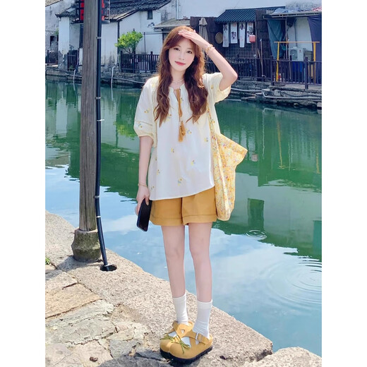 Xuefei Lanqi Casual Shorts Sommer-Frauenkleidung 2025 Neuer Stil gepaart mit einem kompletten Satz koreanischer Kleider, altersreduzierender Anzüge vom Salztyp, Tops + Hosen m
