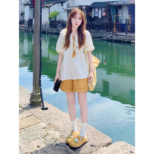 Xuefei Lanqi Casual Shorts Sommer-Frauenkleidung 2025 Neuer Stil gepaart mit einem kompletten Satz koreanischer Kleider, altersreduzierender Anzüge vom Salztyp, Tops + Hosen m