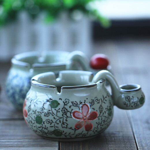 Japanese style farewell to the remaining smoke in the four seasons, underglaze color ashtray blue and white ceramic with sink ashtray pipe ashtray personality retro creative fashion ashtray gift large blue and white ashtray (19*14*9) single