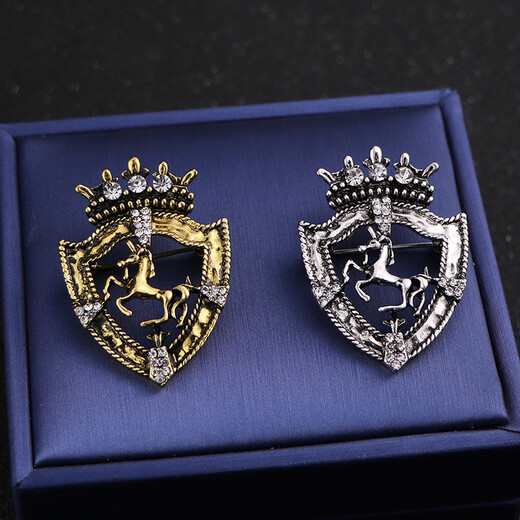 Yuedie (YUEDIE) Korean fashion brooch men's suit corsage retro horse rhinestone badge high-end clothes chest decoration pin accessories ancient silver