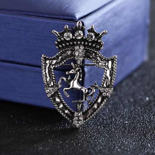 Yuedie (YUEDIE) Korean fashion brooch men's suit corsage retro horse rhinestone badge high-end clothes chest decoration pin accessories ancient silver